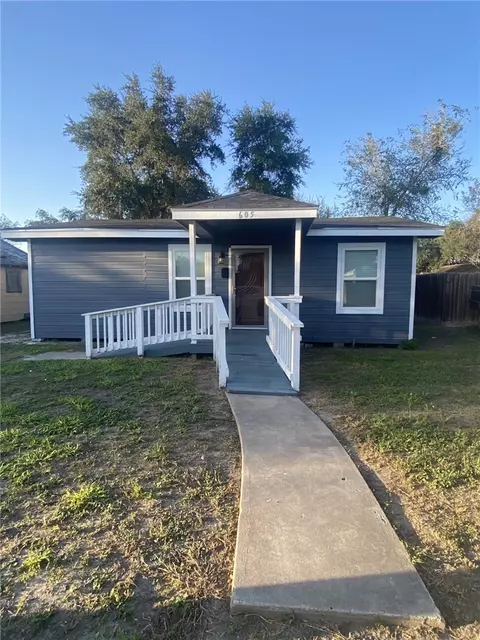 605 Hobbs Ave, Alice, TX 78332