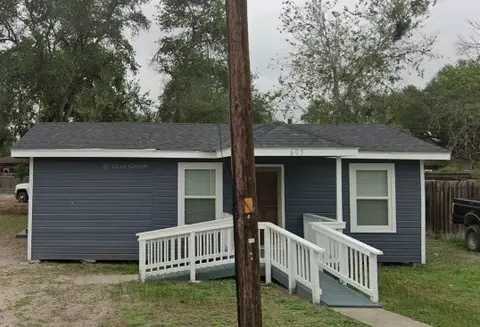 605 Hobbs Ave, Alice, TX 78332