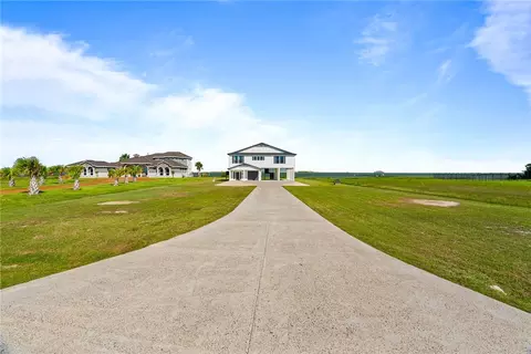 135 Sunrise Dr, Rockport, TX 78382