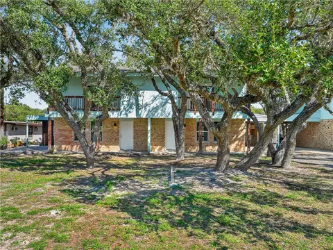 503 Traylor Blvd, Rockport, TX 78382
