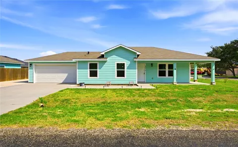 2076 S Saunders St, Aransas Pass, TX 78336