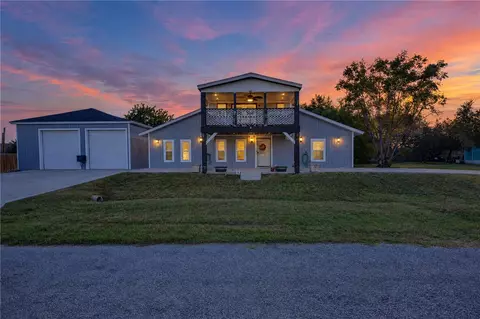 111 Pompano Dr, Rockport, TX 78382