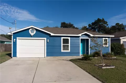1142 Patton St, Rockport, TX 78382