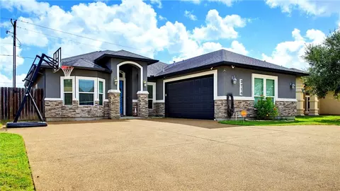 2714 Yeager Dr, Corpus Christi, TX 78410