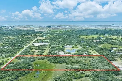 1611 16th St, Rockport, TX 78382