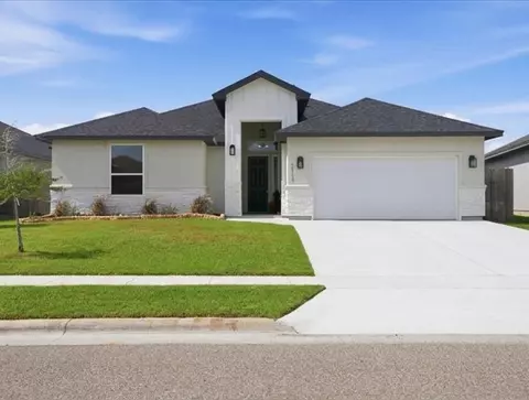 2113 Meandering Oaks Dr, Corpus Christi, TX 78418