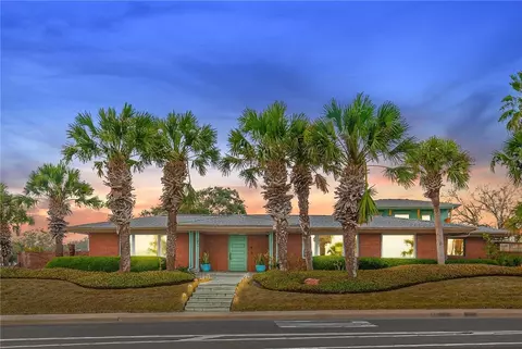 2011 Ocean Dr, Corpus Christi, TX 78404