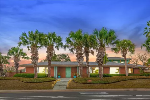 2011 Ocean Dr, Corpus Christi, TX 78404