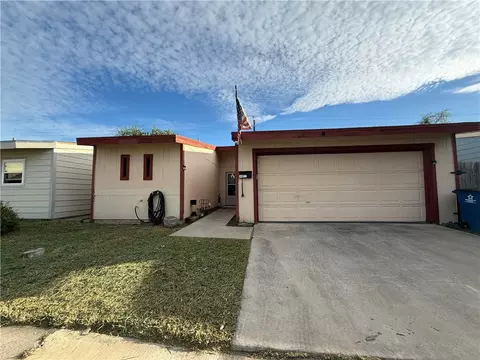 32 S Commonsway Dr, Portland, TX 78374