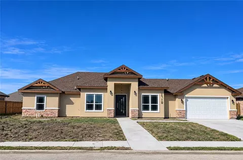 1710 The Grand Dr, Kingsville, TX 78363