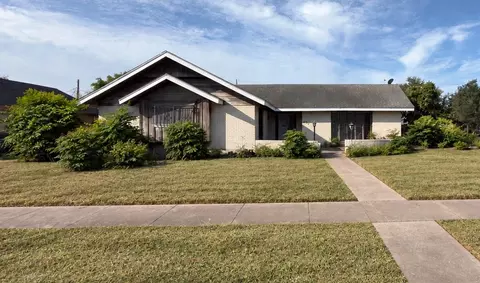 3221 Casa Bonita Dr, Corpus Christi, TX 78411