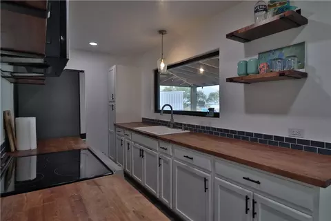 Kitchen - 746 Egery Island Rd, Taft, TX 78390 photo 3 of 5