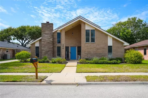 206 San Saba Dr, Portland, TX 78374