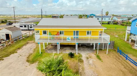 2023 S Kossuth St, Rockport, TX 78382