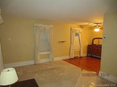 350 E Oak St, Marion, NC 28752 photo 6