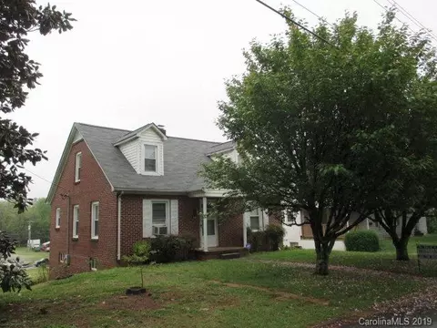 350 E Oak St, Marion, NC 28752 photo 1