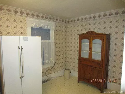 350 E Oak St, Marion, NC 28752 photo 8