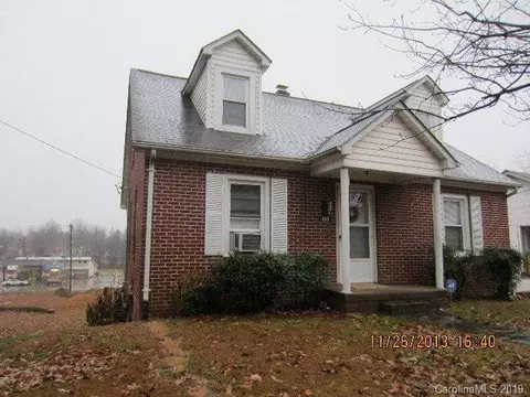 350 E Oak St, Marion, NC 28752 photo 2