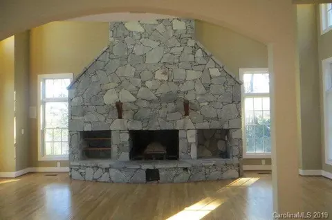 331 Spring Rd, Spruce Pine, NC 28777 photo 2