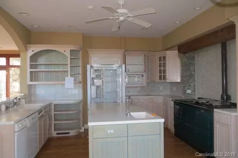 331 Spring Rd, Spruce Pine, NC 28777 photo 3