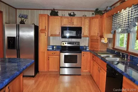 105 Randall Rd, Marion, NC 28752 photo 6