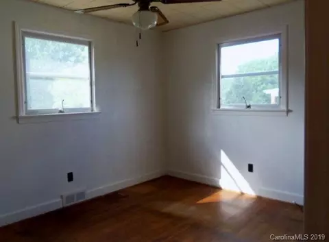 621 State, Marion, NC 28752 photo 5