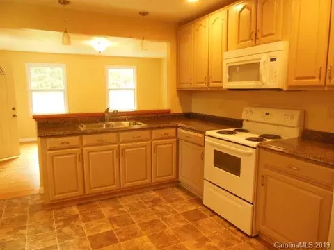 211 Open Valley Dr, Marion, NC 28752 photo 4