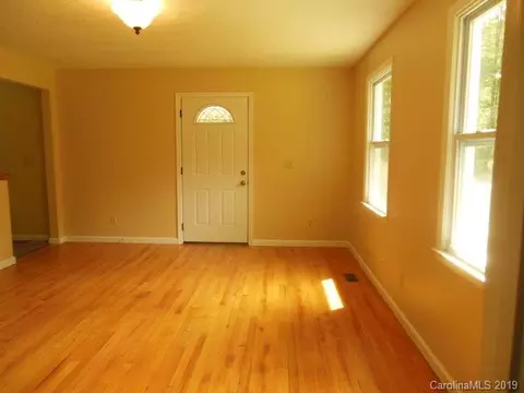211 Open Valley Dr, Marion, NC 28752 photo 2
