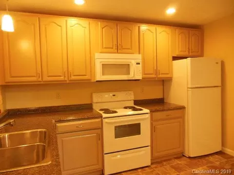 211 Open Valley Dr, Marion, NC 28752 photo 3