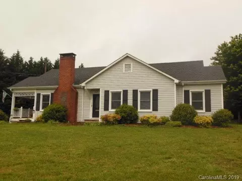 569 E Oak St, Marion, NC 28752 photo 1