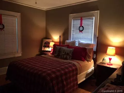 569 E Oak St, Marion, NC 28752 photo 9