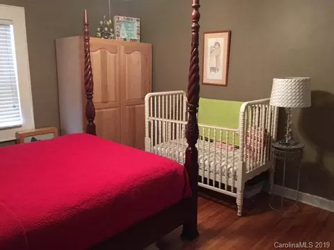 569 E Oak St, Marion, NC 28752 photo 7