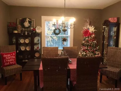 569 E Oak St, Marion, NC 28752 photo 5