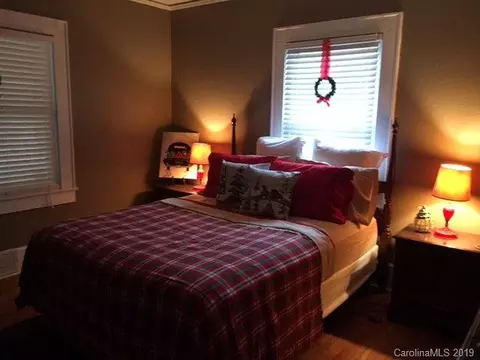 569 E Oak St, Marion, NC 28752 photo 12