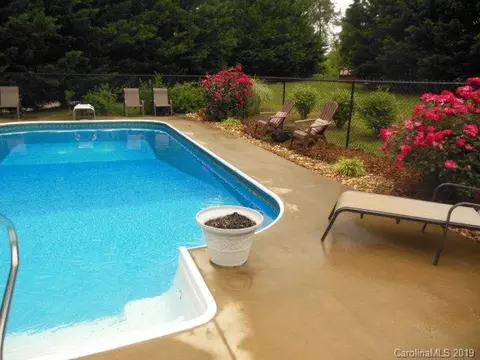569 E Oak St, Marion, NC 28752 photo 22