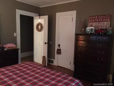 569 E Oak St, Marion, NC 28752 photo 11