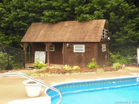 569 E Oak St, Marion, NC 28752 photo 23