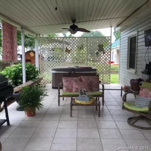 569 E Oak St, Marion, NC 28752 photo 25