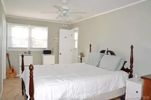 633 E Oak St, Marion, NC 28752 photo 7