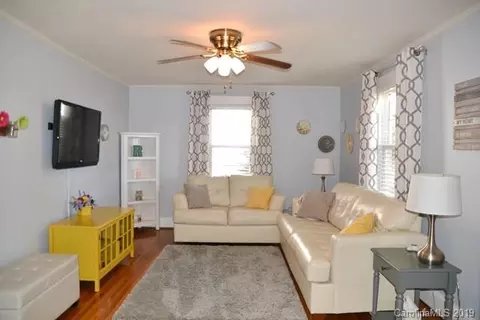 633 E Oak St, Marion, NC 28752 photo 2