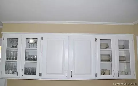 633 E Oak St, Marion, NC 28752 photo 4