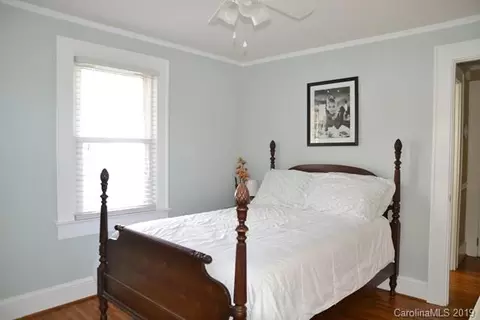 633 E Oak St, Marion, NC 28752 photo 11