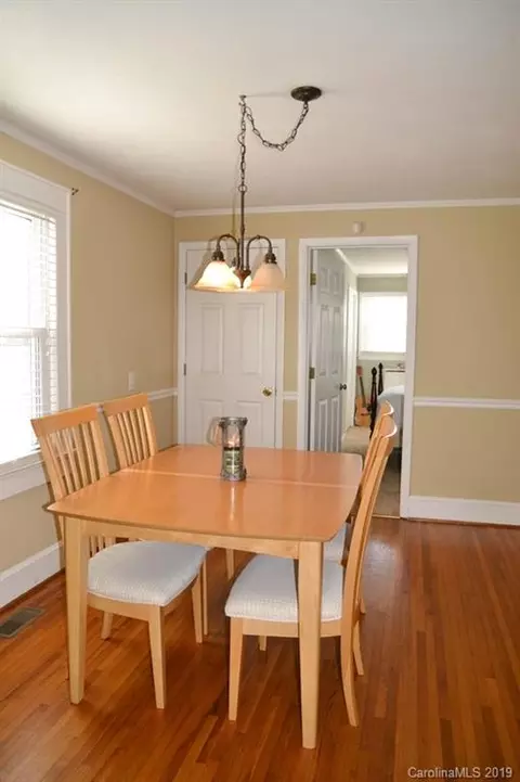 633 E Oak St, Marion, NC 28752 photo 6