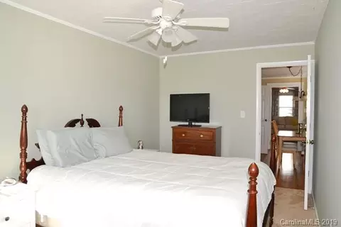 633 E Oak St, Marion, NC 28752 photo 8