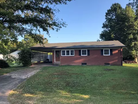 29 Davis Dr, Marion, NC 28752 photo 2