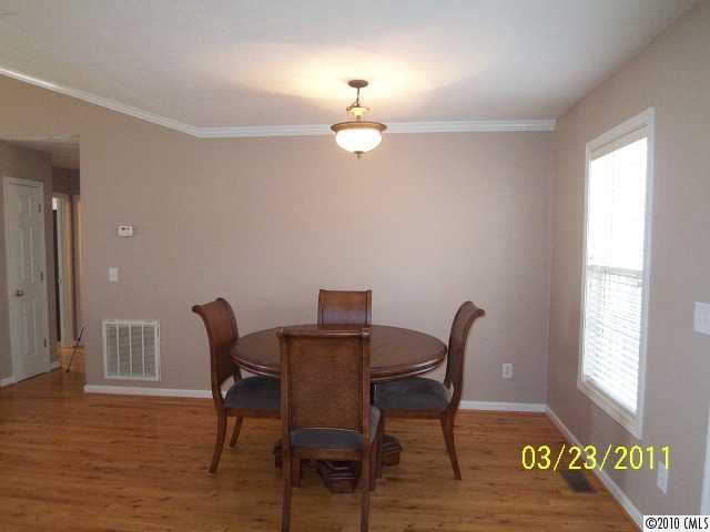 1750 NW Pipers Ridge Cir, Conover, NC 28613 photo 4