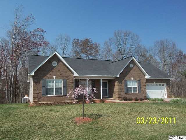 1750 NW Pipers Ridge Cir, Conover, NC 28613 photo 1