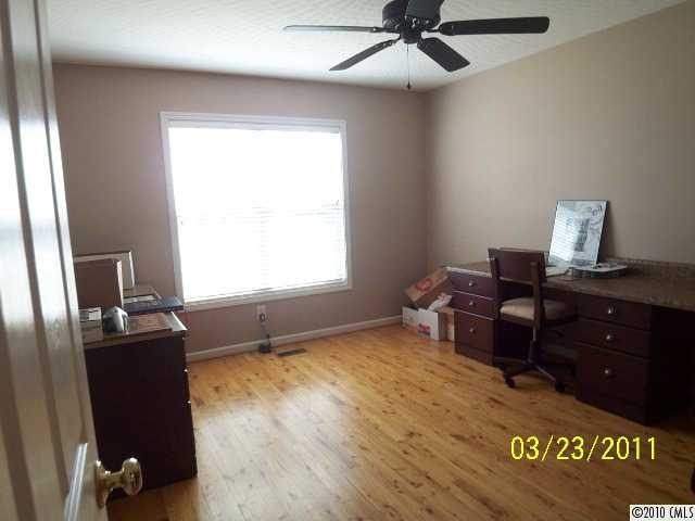 1750 NW Pipers Ridge Cir, Conover, NC 28613 photo 9