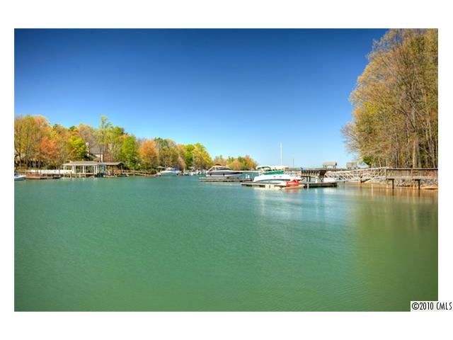 19921 Sandyedge Dr, Cornelius, NC 28031 photo 3