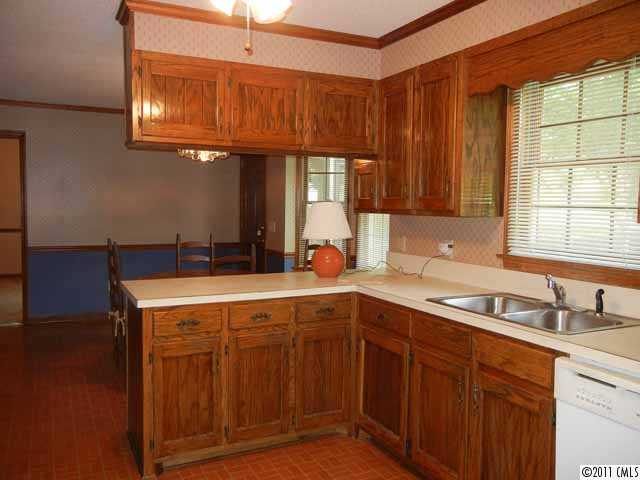 305 E Main Metesbou St #METES&BOU, Troy, NC 27371 photo 5